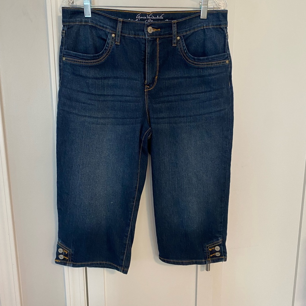 Gloria Vanderbilt jean culottes , Allows all around slimming.  Size 10